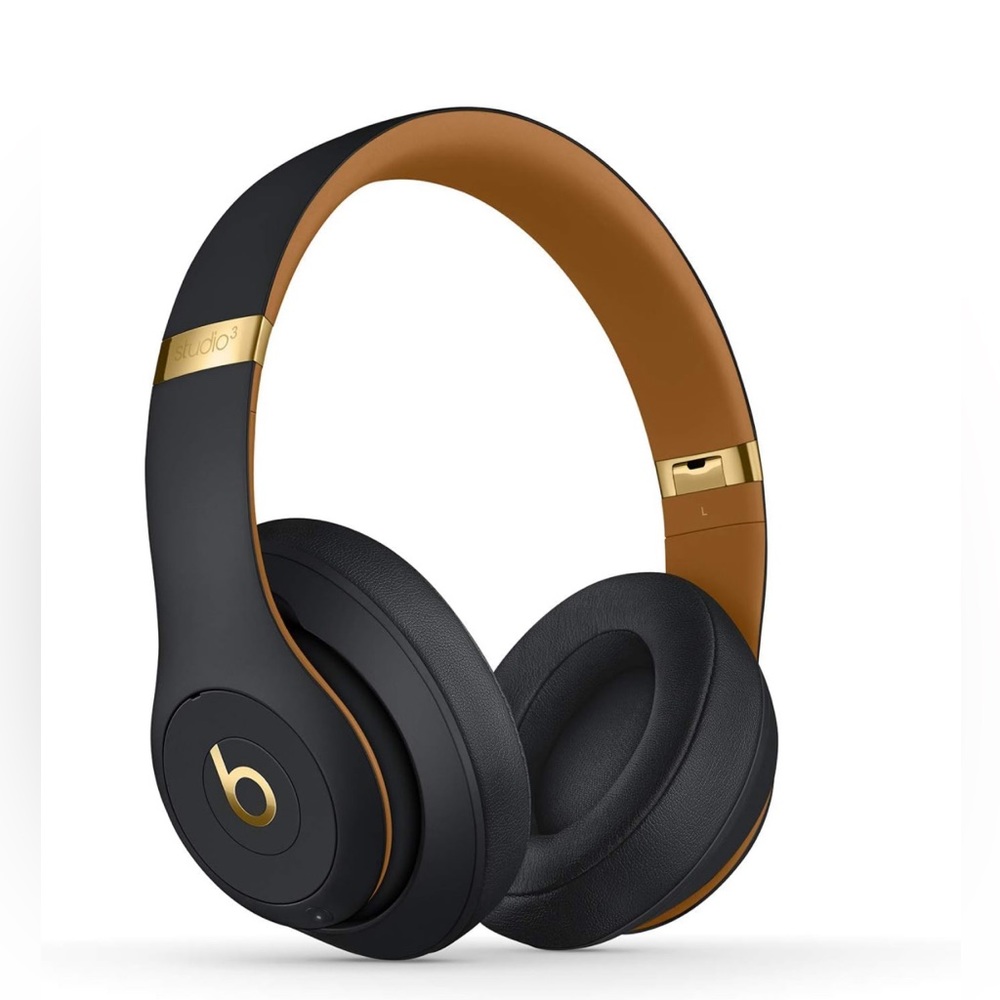 Beats studio3 skyline collection in midnight black